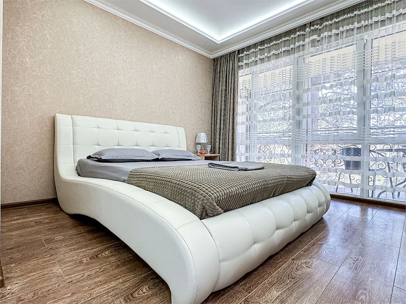 Люкс 2-местный (с балконом, вид на сосны)