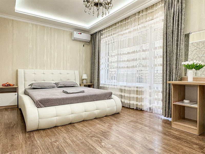 Люкс 4-местный 2-комнатный (с балконом, вид на сосны)