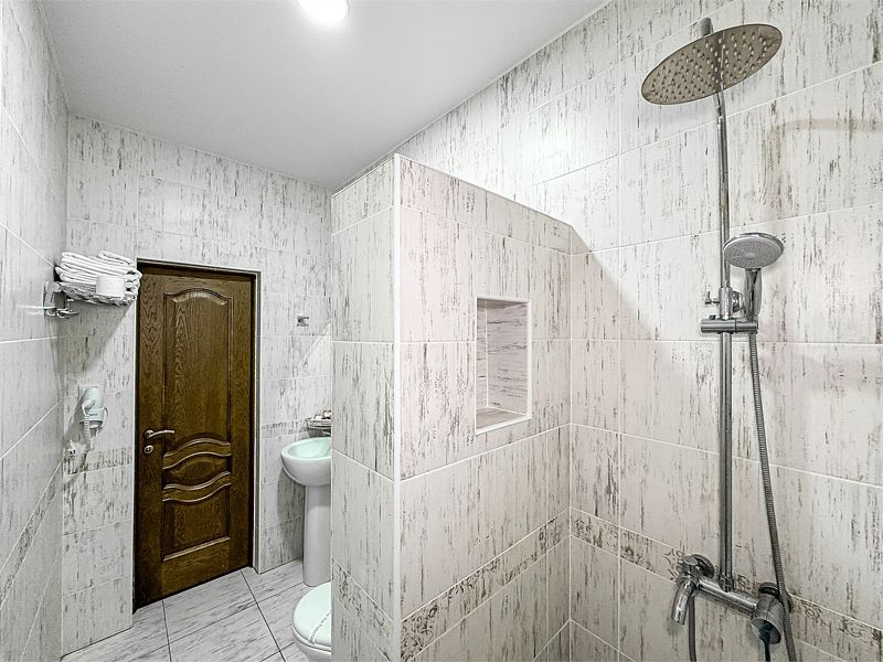 Люкс 4-местный 2-комнатный (с балконом, вид на сосны)