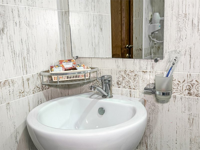 Люкс 4-местный 2-комнатный (с балконом, вид на сосны)