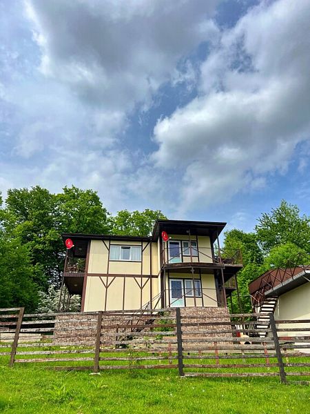 Кемпинг Солнечный Ветер, посёлок Мезмай, Краснодарский край