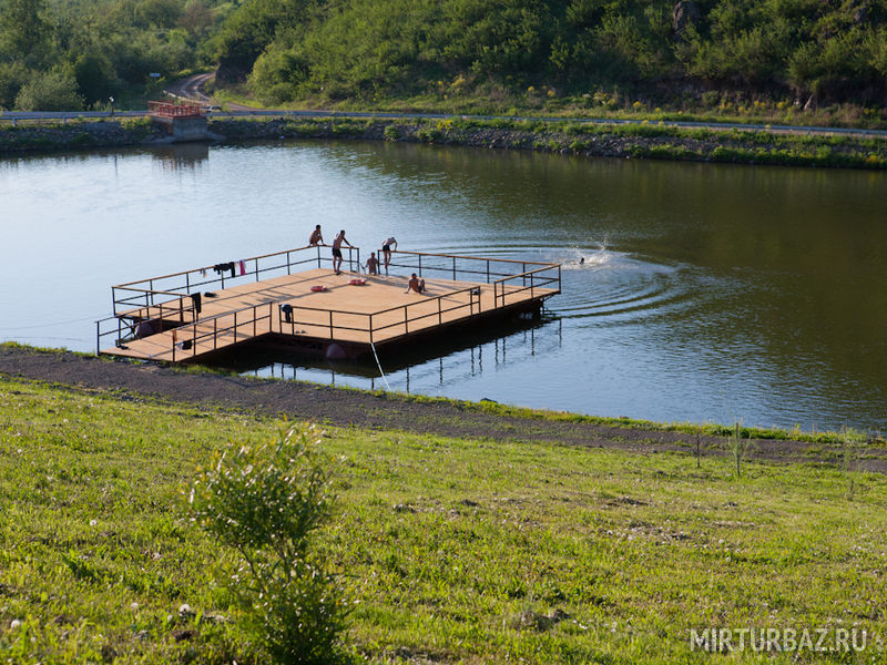 Купание в пруду