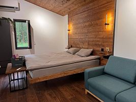 Двухместный коттедж Comfort с красивым видом из окна двуспальная кровать, Частный Дом в Лесу с Террассой, Клин