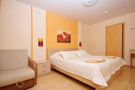 2-местный номер с 2-спальной кроватью + кресло-кровать в номере №4, База отдыха Уютная, Ульяновск