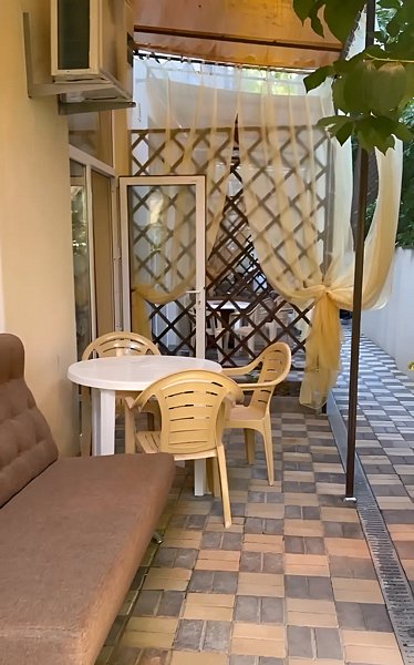 Апартаменты 4-местный (с собственным двориком)