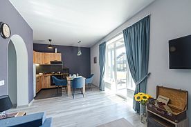 Шестиместный коттедж с балконом и с красивым видом из окна, База отдыха Саблинские дачи, Ульяновка