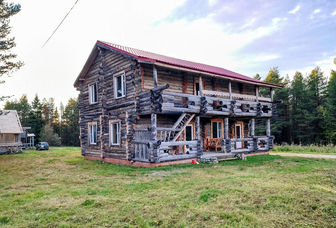 Вид большого дома