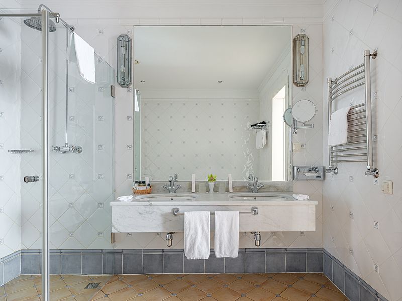 Джуниор сюит Дачный «Алая роза»