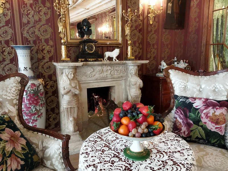 Тематическая экскурсия по дворцу «Смех да и только!