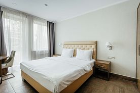Супериор 2-местный 2-комнатный с балконом корпус 2, Пансионат Amza Park Hotel, Гагра
