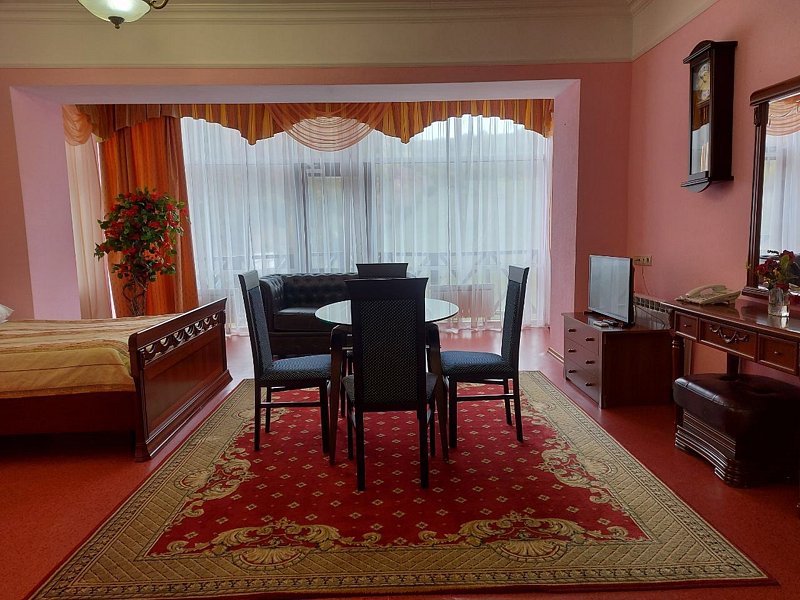 Джуниор Сюит 2-местный (с видом на горы)