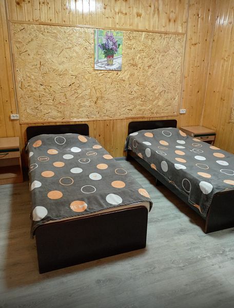 Домик 4-местный 2-комнатный (с кондиционером)