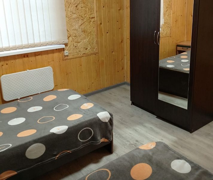 Домик 4-местный 2-комнатный (с кондиционером)