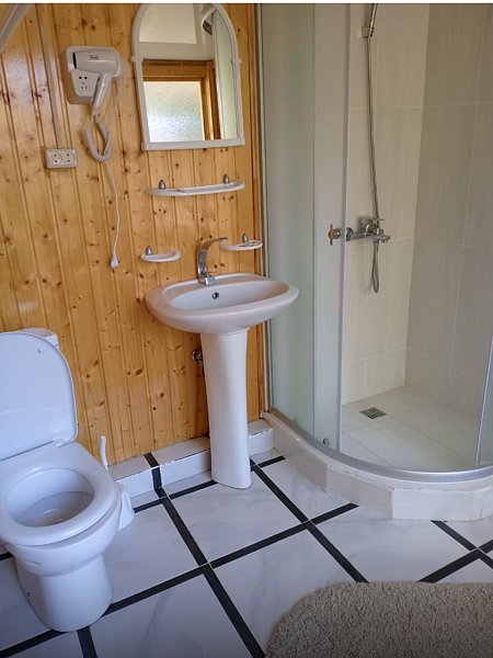 Домик 4-местный 2-комнатный (с кондиционером)