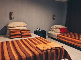 Четырёхместный Дом Полярника № 2 с красивым видом из окна, Гостевой дом Husky Moa, Матросы