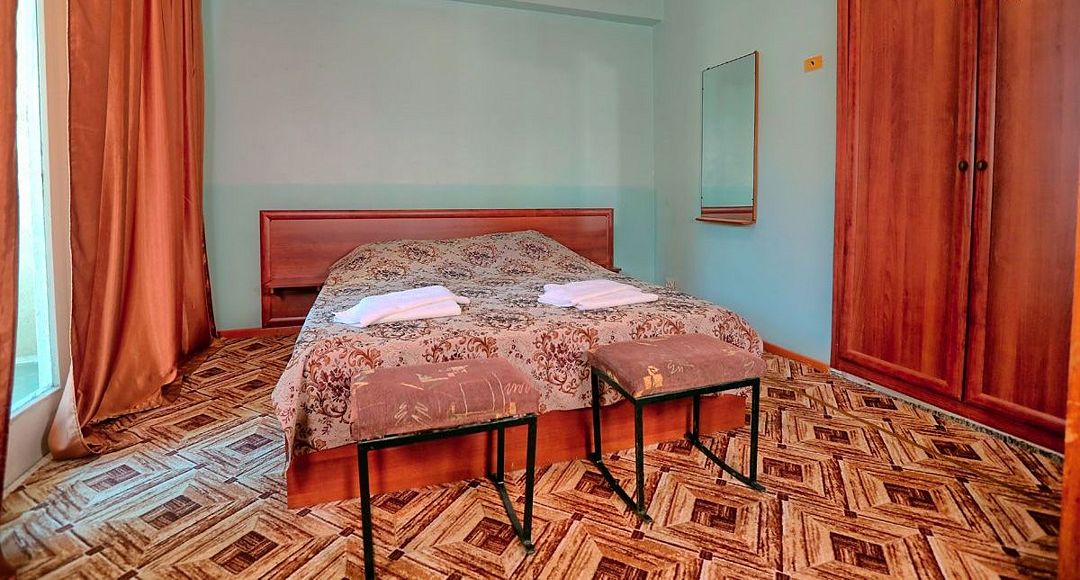 Полулюкс 2-местный 2-комнатный (без ремонта)