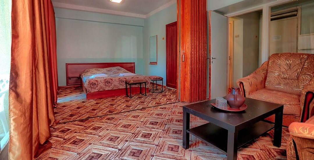 Полулюкс 2-местный 2-комнатный (без ремонта)