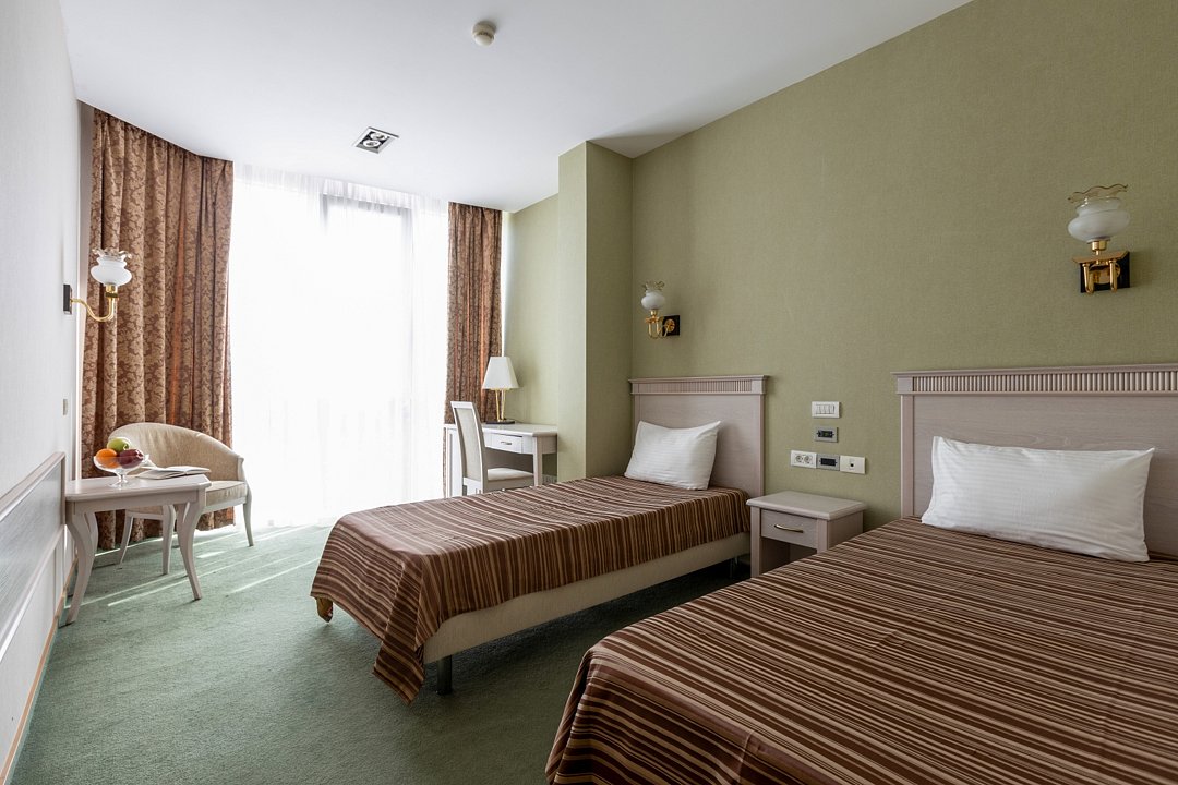 Люкс 4-местный 3-комнатный