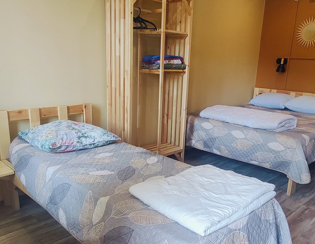 Номер 3-местный (в коттедже) 2- и 1-спальная кровати