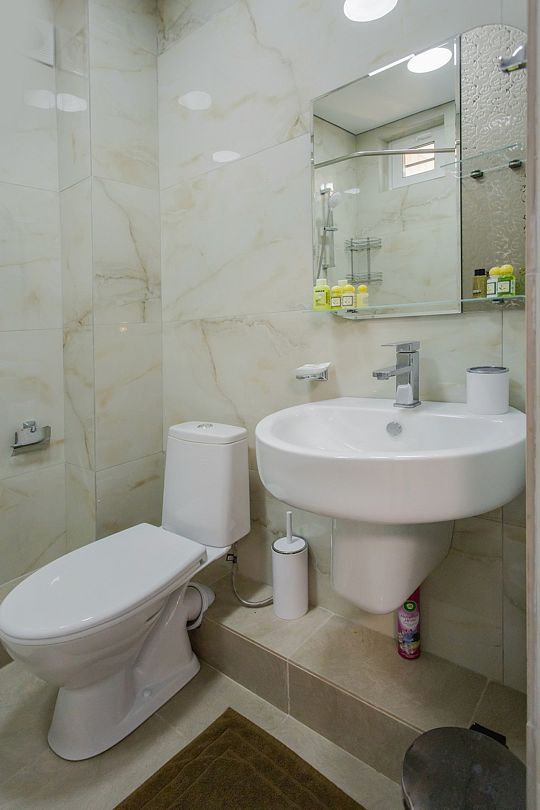 Делюкс 3-местный (с витражным окном и видом на море)