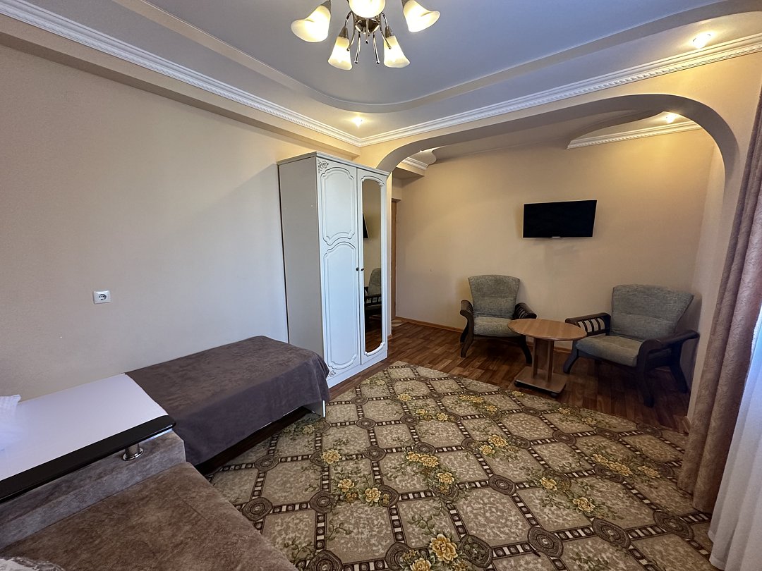 Стандартный 5-местный 2-комнатный (с балконом)