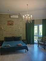 Апартаменты с 3 комнатами с балконом и с красивым видом из окна, Гостевой дом Серебряный ключ, Горячий Ключ