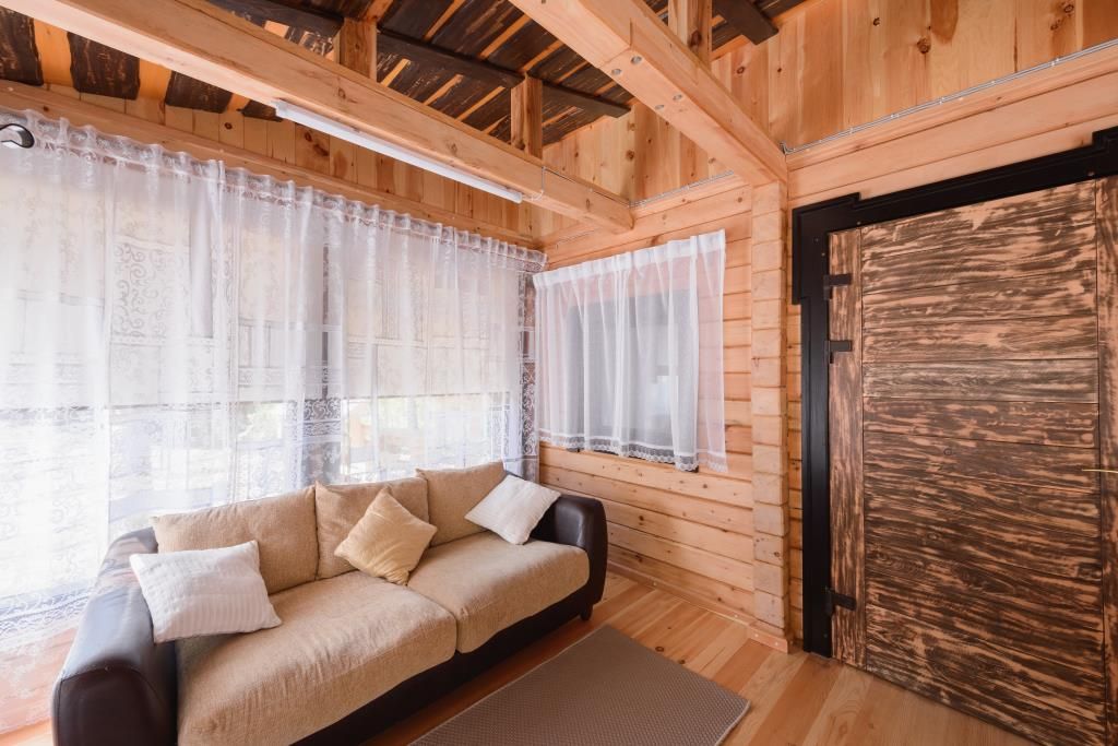 Дом у ручья