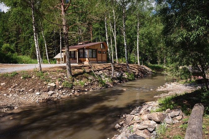 Дом у ручья