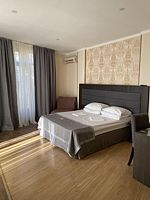 Двухместный люкс с балконом и с видом на внутренний двор 2 отдельные кровати, Гостевой дом на Черноморской 2, Сочи