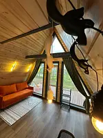 Темный домик в стиле А-фрейм, Глэмпинг Baikal Surf, Кабанский район