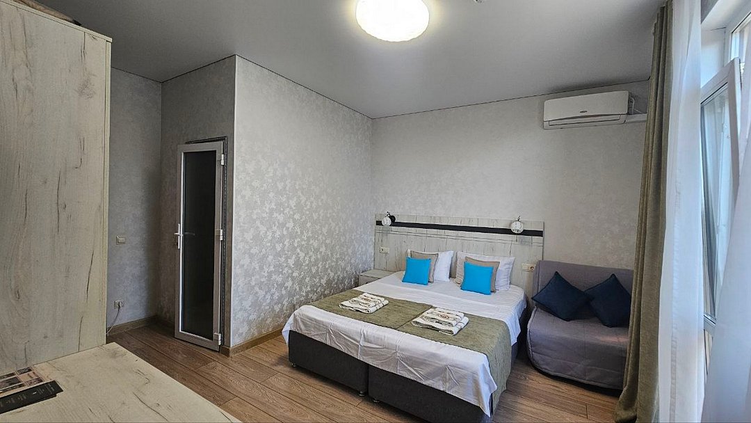 Стандартный 4-местный (с выходом на бассейн)