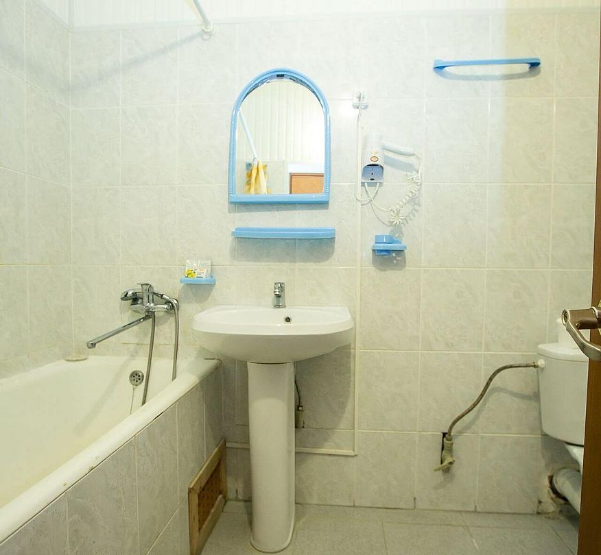 Люкс 4-местный 3-комнатный («Евро», вид на море)