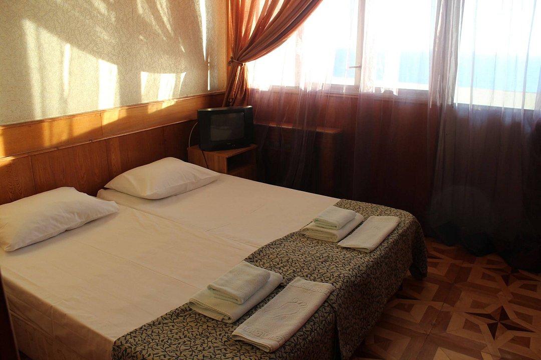 Люкс 4-местный 3-комнатный (вид на море)