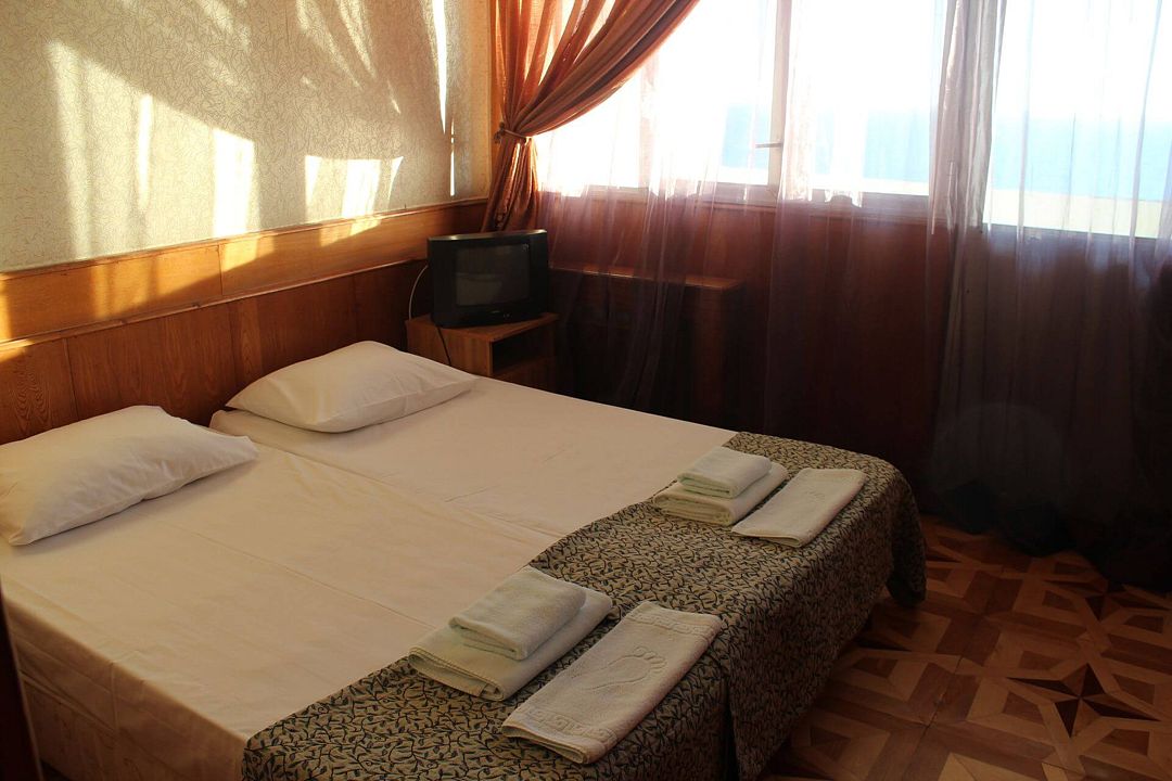 Люкс 4-местный 3-комнатный (вид на море)