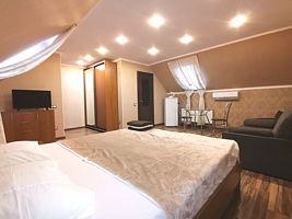 Двухместный люкс Мансарда с красивым видом из окна двуспальная кровать, Гостевой дом Эллис, Геленджик