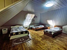 Апартаменты Мансарда с 2 комнатами с красивым видом из окна, Гостевой дом Эллис, Геленджик