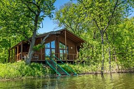 Двухместный коттедж Superior двуспальная кровать, Турбаза Дубровский, Средняя Ахтуба