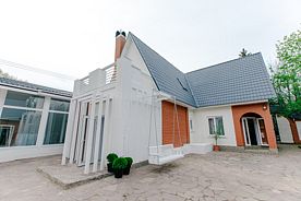 Дом на берегу озера, Дом на берегу озера, Троицк