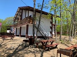 Трёхместный номер в коттедже с видом на внутренний двор, Центр отдыха Жемчужина, Владивосток