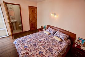 Двухместный номер Standard с балконом и с красивым видом из окна двуспальная кровать, Гостевой Дом Nacharianoff, Гагра