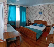 Четырёхместные апартаменты Deluxe с балконом и с красивым видом из окна, Гостевой дом Белый Лотос, Гагра