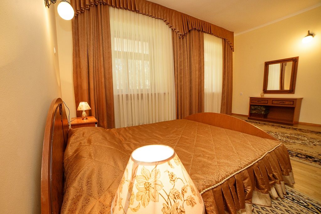 Люкс 2-местный 2-комнатный (корпус 1, 6 категория)