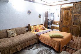 Трёхместный номер Economy с балконом, Гостевой дом У Палыча, Сухум