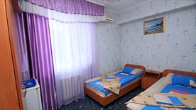 Трехместный с собственной ванной комнатой, Гостевой дом Южный рай, Анапа