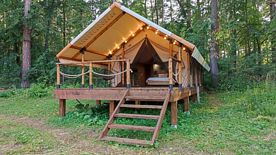 Двухместный номер Superior с красивым видом из окна двуспальная кровать, Глэмпинг Дикари, Миасс