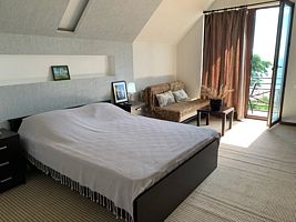 Двухместный номер Superior с балконом и с красивым видом из окна двуспальная кровать, Гостевой Дом Мачара Бич, Сухум