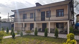 Апартаменты Мансарда с 3 комнатами с балконом и с красивым видом из окна, Частный Дом Lighthouse, Сухум