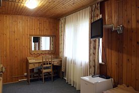 Двухместный номер Standard c 1 комнатой с красивым видом из окна двуспальная кровать, Охотничье-рыболовная база Сафари Парк, деревня Гамзюки