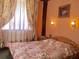 Двухместный люкс с красивым видом из окна двуспальная кровать, Охотничье-рыболовная база Сафари Парк, деревня Гамзюки