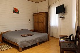 Двухместный Дом Карусель с красивым видом из окна двуспальная кровать, Охотничье-рыболовная база Сафари Парк, деревня Гамзюки